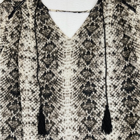 BUDDY LOVE Snakeskin Sheer Tie Tassel V Neck Bohemian Long Sleeve Blouse‎ Size M - Picture 5 of 15